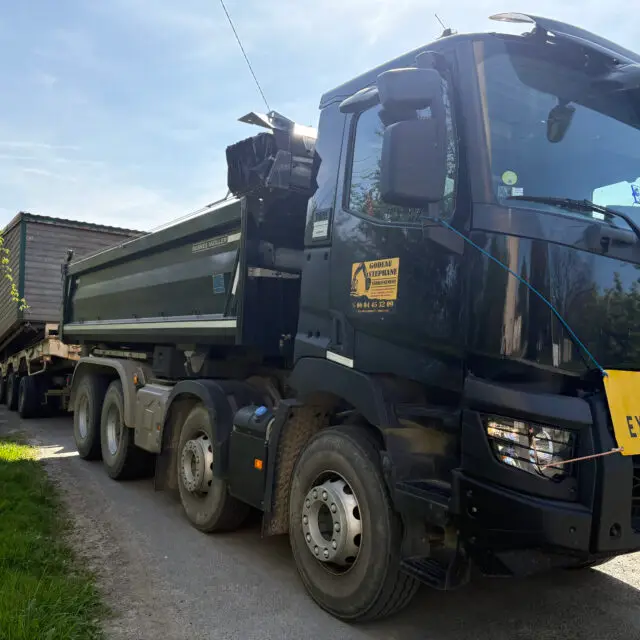 Camion de transport exceptionnel sur route