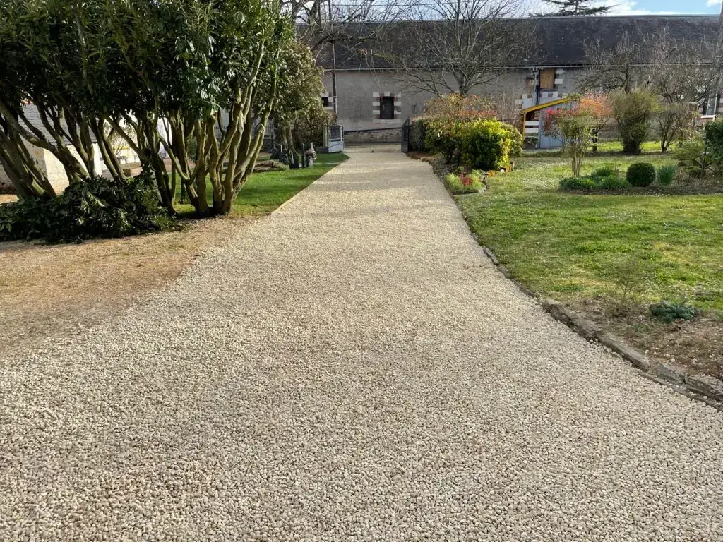 Allée en gravier