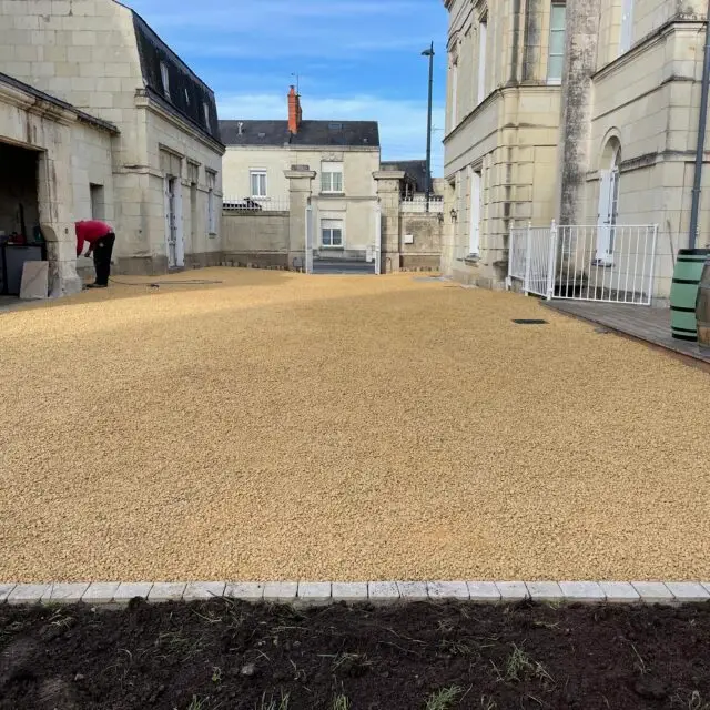 Cour en nid d'abeille