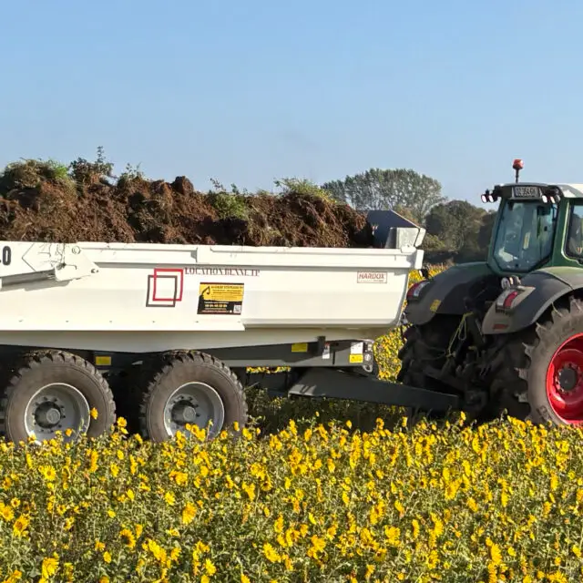Tracteur +benne en charge