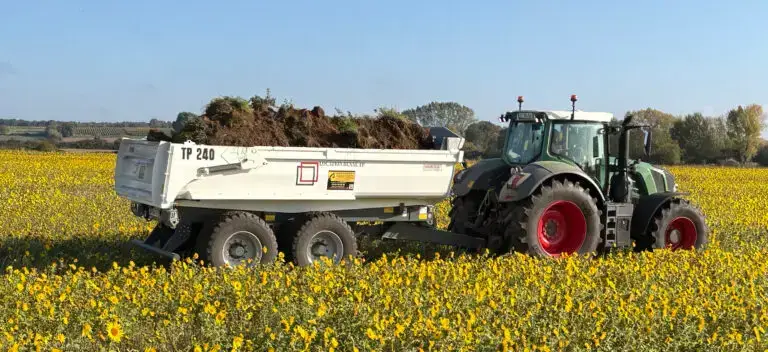 Tracteur +benne en charge